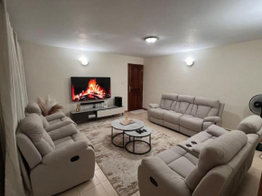 Ritzy 2br,Netflix, Amazon Prime, Fast Wi-Fi, Free Parking